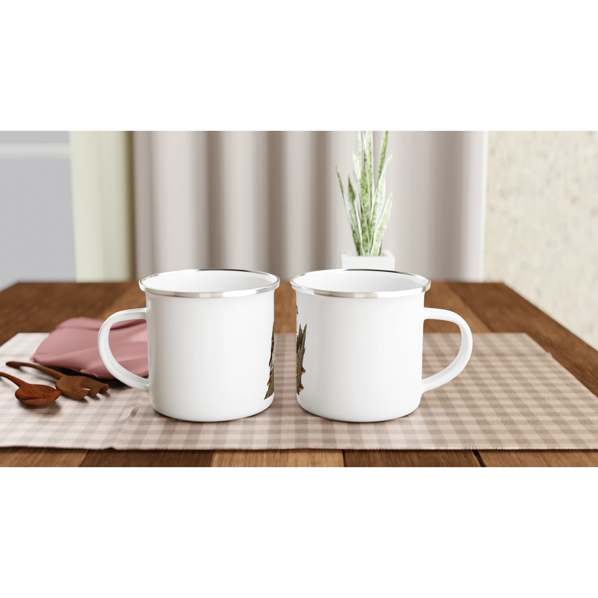Habicht Emaille-Tasse 350 ml Seitenansicht, Motiv Habicht auf altem Baumstamm mittig groß
