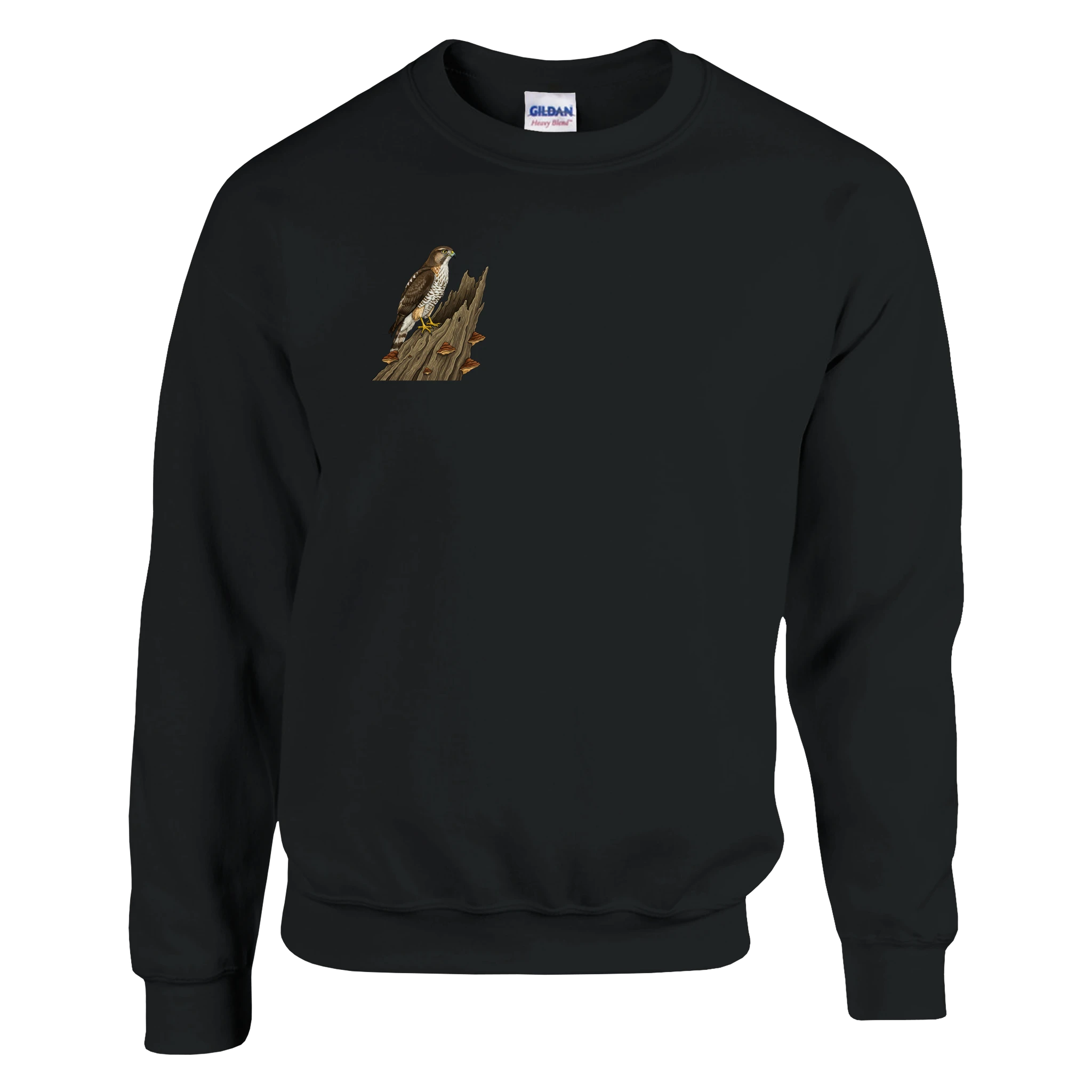 Schwarz Habicht Pullover Gildan® 18000, Motiv Habicht auf altem Baumstamm klein auf der Brust rechts