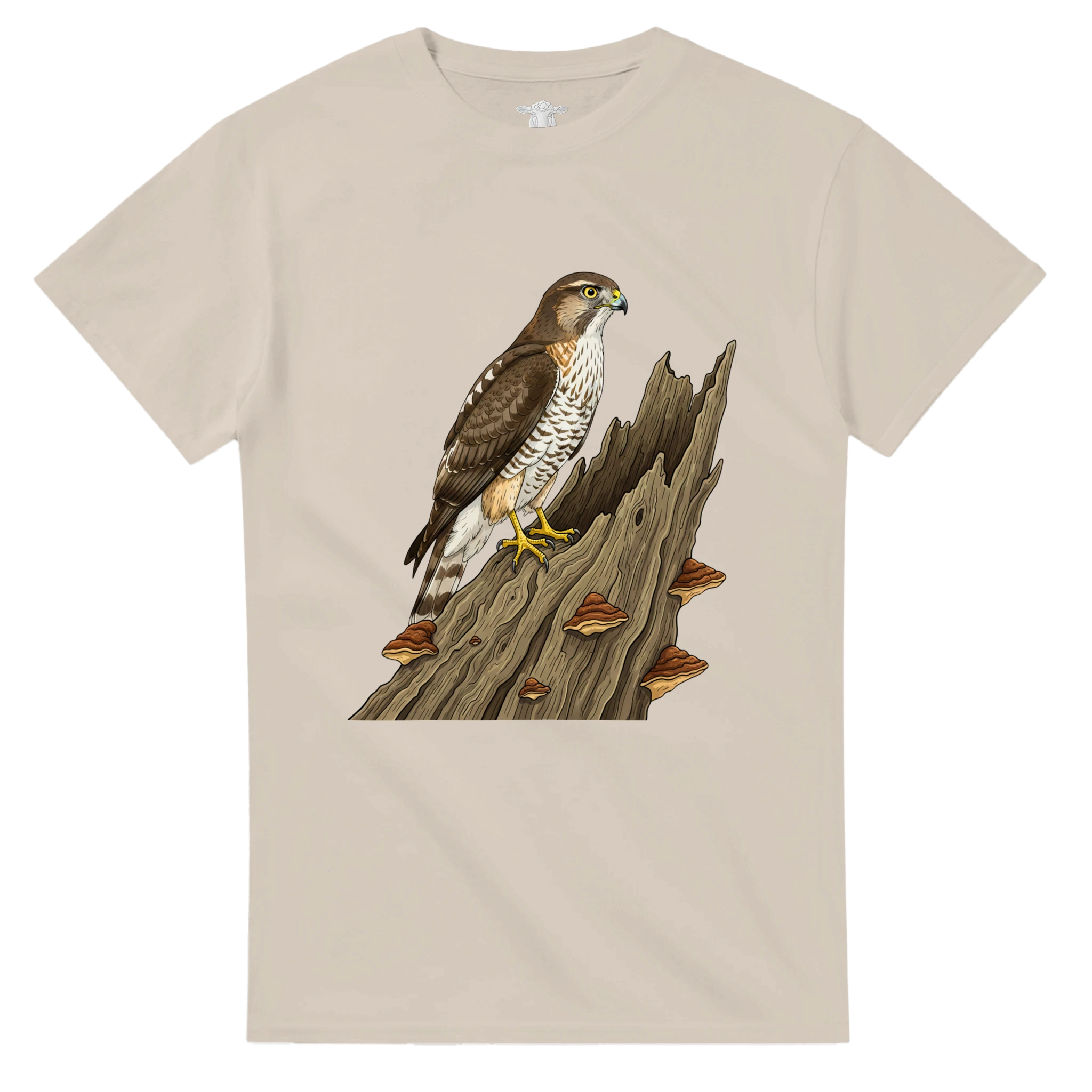 Sand Habicht T-Shirt Gildan 5000, Motiv Habicht auf altem Baumstamm mittig groß